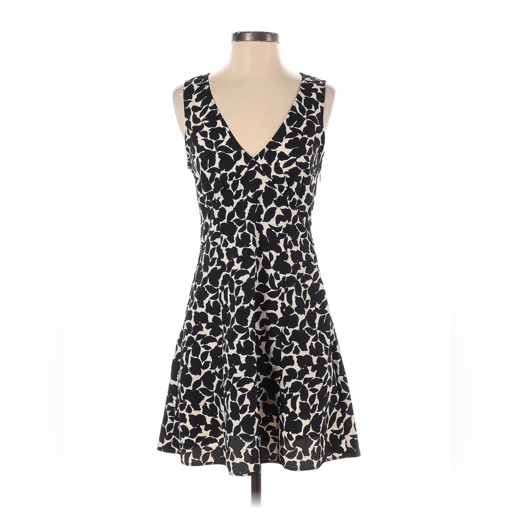 Uniqlo Black and White Sleeveless V-Neck Midi Sundress